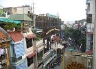 IMG 0647  Udsigt ud over Gaden Luong Van Can fra hotel værelsets balkon i Hanoi